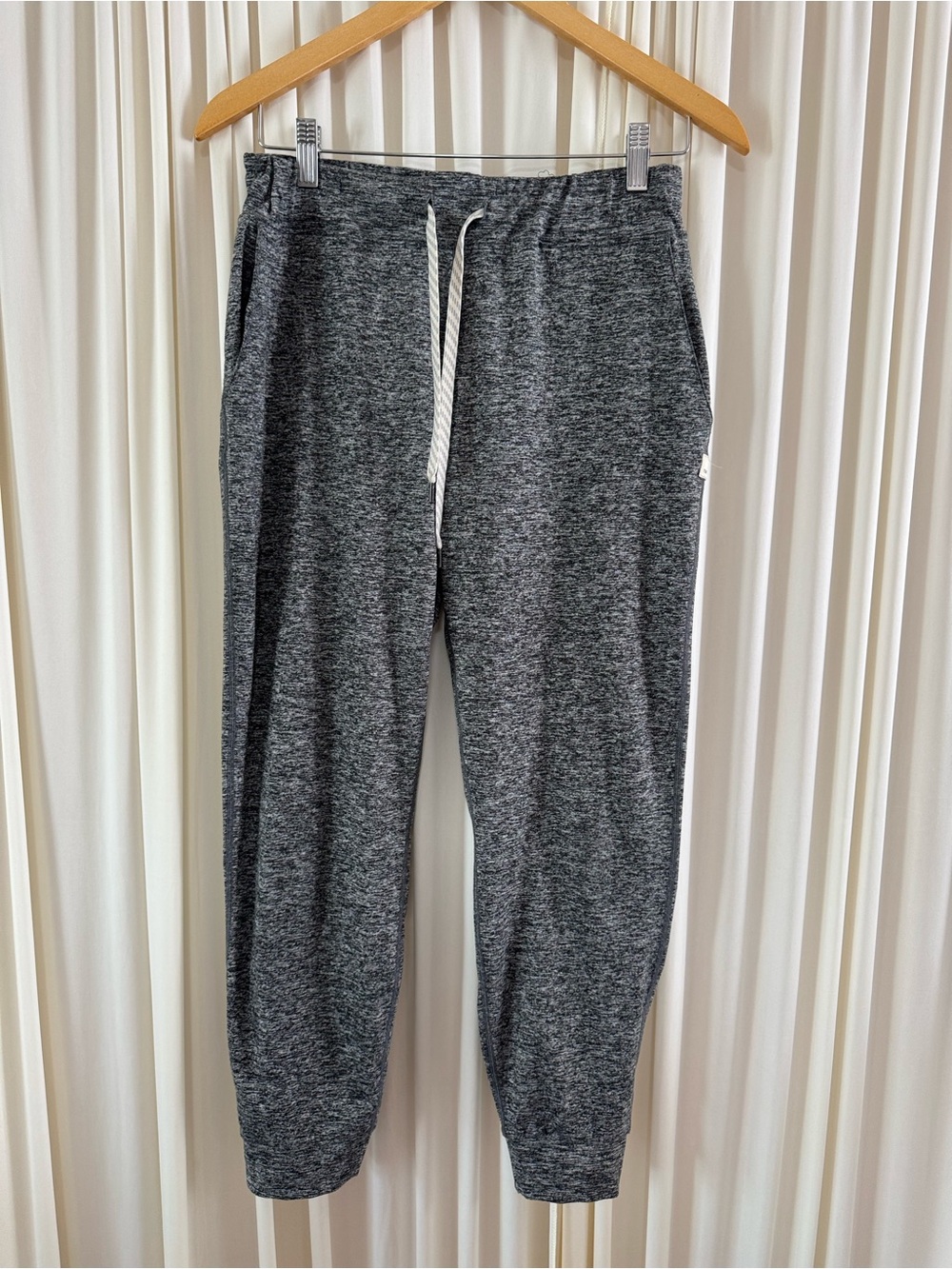 Vuori Performance Jogger DreamKnit Heather Gray Sz Small Activewear Hiking - Picture 2 of 5